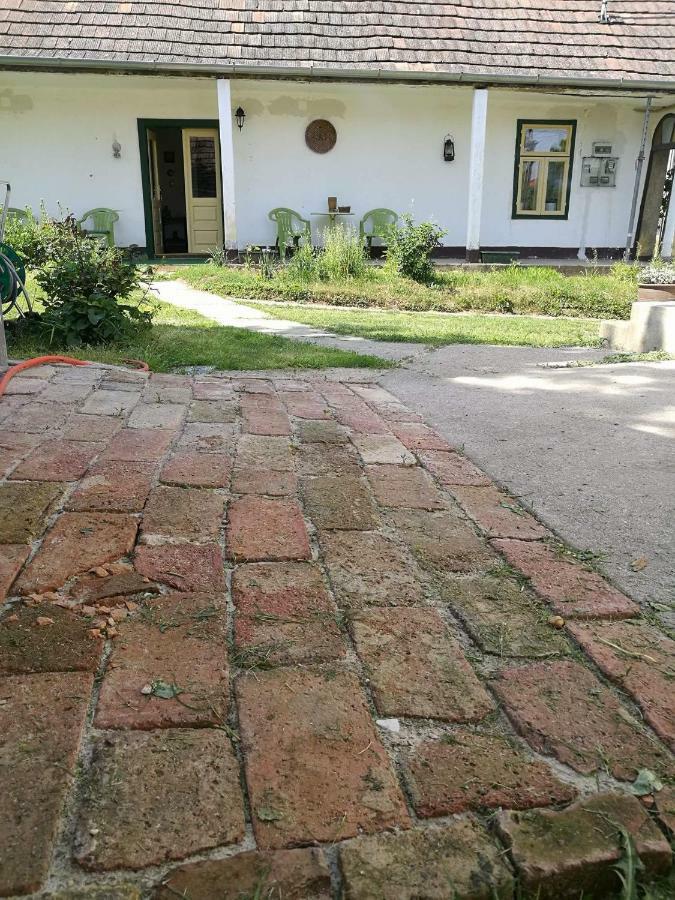 Terez Haza Hotel Pazmand Bagian luar foto